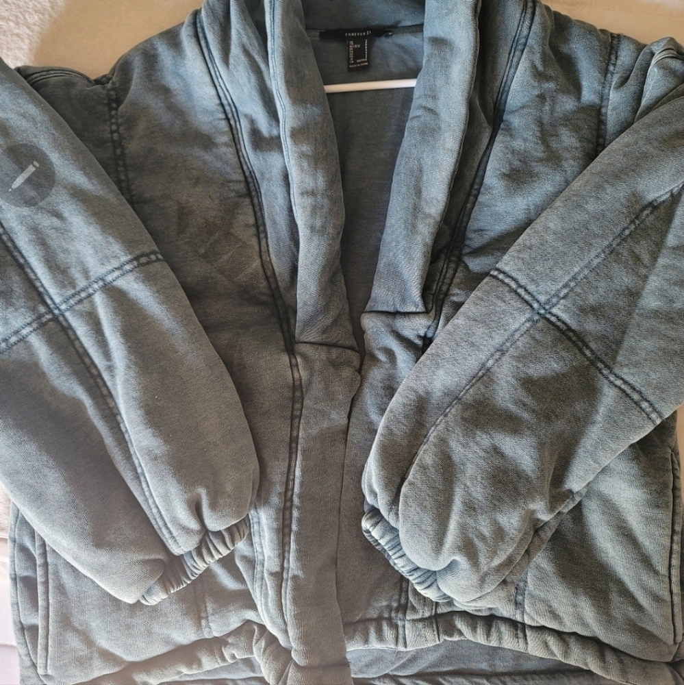 Forever 21 Minieral wash denim puffer